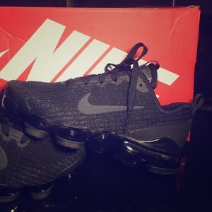 Nike Vapor Max/Black with silver tongue